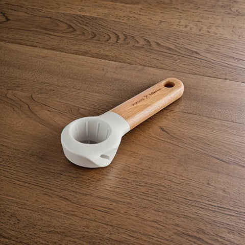 Karaca x Refika Gadgets 3-in-1 Flaschenöffner mit Holzgriff