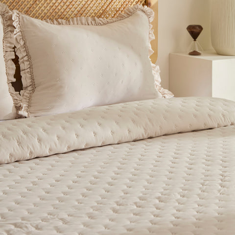 Fiona Bedspread Set Beige 230x240 Cm + 2 (50x70 Cm)