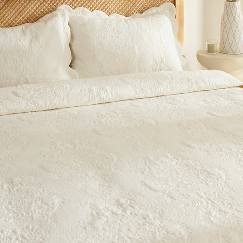 Camille Ecru Bedspread Set 230x240 cm + 2 Pillowcases (50x70 cm)