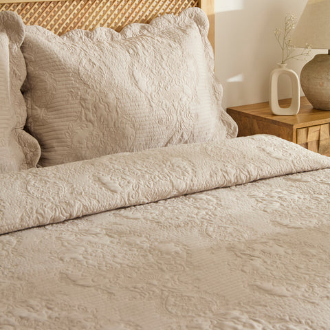 Camille Yatak Örtüsü Seti Bej 230x240 Cm + 2 (50x70 Cm)