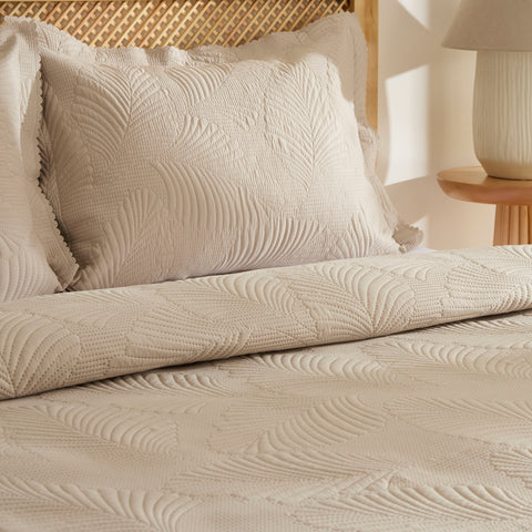 Leaf Bedspread Set Beige 230x240 Cm + 2 (50x70 Cm)