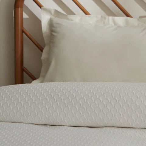 Karaca Home Doğasever Lorena Bambus Doppel-Jacquard-Piqué 200 x 230 cm Weiß