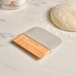 Karaca X Refika Gadgets Beidseitiger Holz-Teigschaber