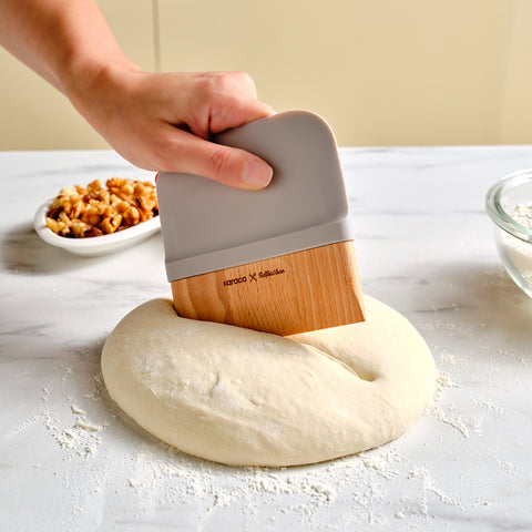 Karaca X Refika Gadgets Beidseitiger Holz-Teigschaber