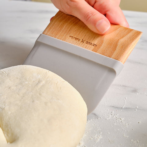 Karaca X Refika Gadgets Beidseitiger Holz-Teigschaber