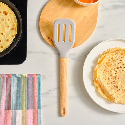 Karaca x Refika Gadgets Silikonspatel mit Holzgriff, gerillt