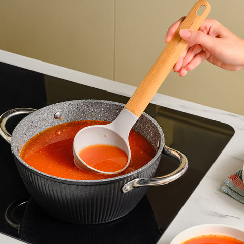 Karaca x Refika Gadgets Silikon-Kelle mit Holzgriff