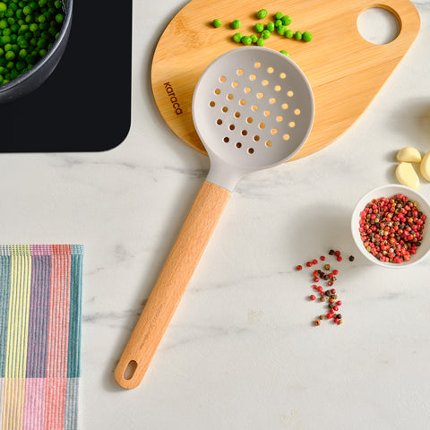 Karaca x Refika Gadgets Silikon-Schaumlöffel mit Holzgriff