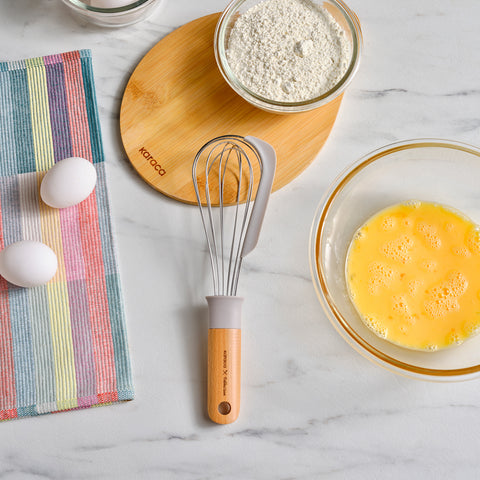 Karaca x Refika Gadgets Schneebesen mit Holzgriff und Silikon-Schaber