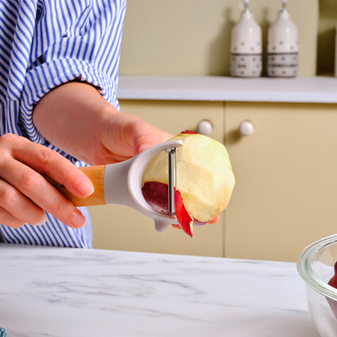 Karaca x Refika Gadgets Seitenschäler mit Holzgriff