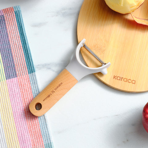 Karaca x Refika Gadgets Seitenschäler mit Holzgriff