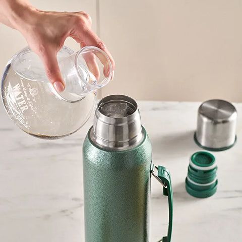 Karaca Stansteel Auslaufsicherer Edelstahl-Thermos 1,3 L Grün