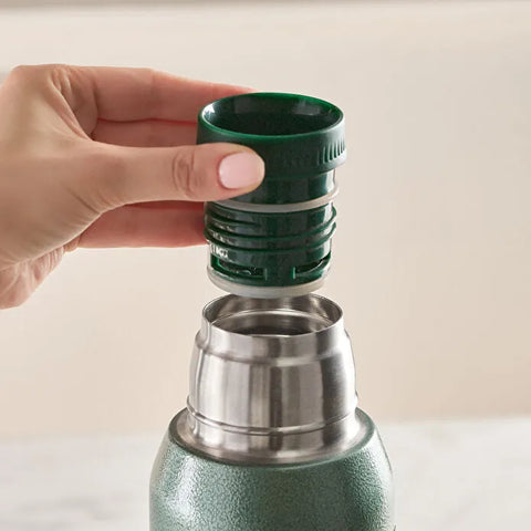 Karaca Stansteel Auslaufsicherer Edelstahl-Thermos 1,3 L Grün