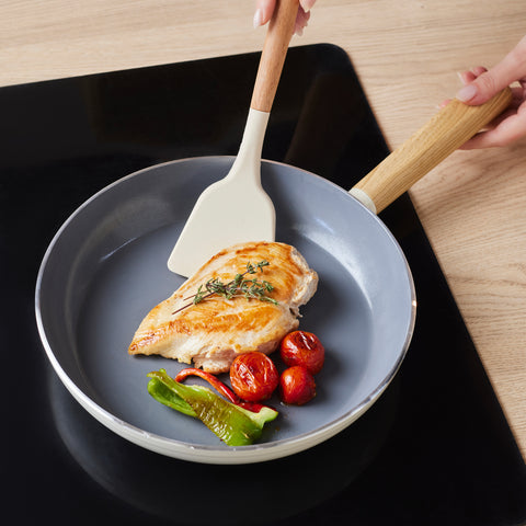 Karaca x Refika Swiss Crystal Creamy Wood Pfannen-Set