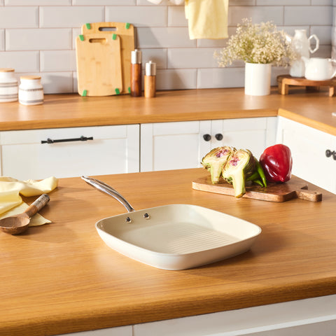 Karaca Swiss Crystal Almond Cream  Stielgrill 28 cm