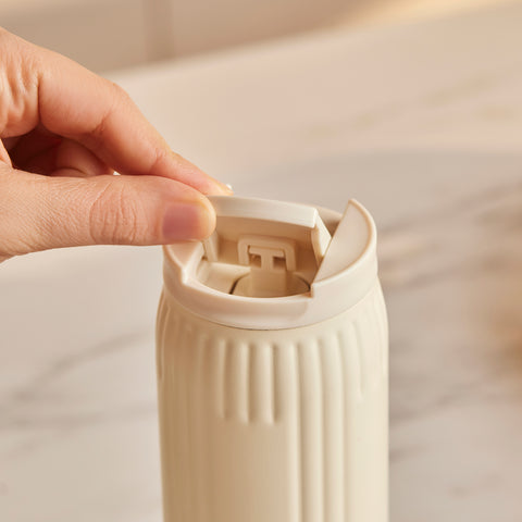 Karaca Rimo Auslaufsicherer Edelstahl-Thermos 600 ml Creme