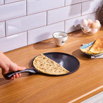 Karaca Fluffy Antihaft-Induktionspfanne mit Keramikbeschichtung für Crêpes und Pfannkuchen, 26 cm, schwarz