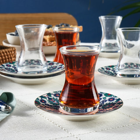 Karaca Edirne 12-teiliges Bone-China Türkisches Teeset für 6 Personen