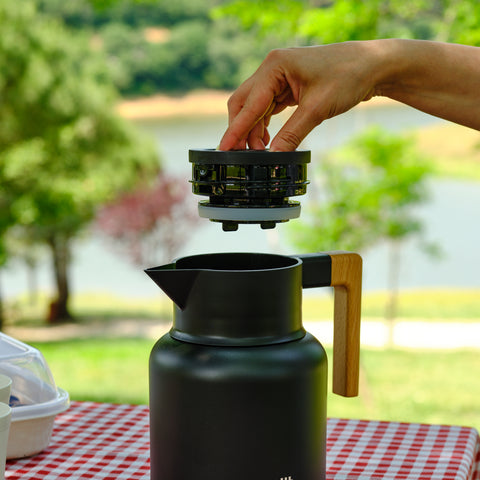 Karaca Corelock Isolierflasche aus Edelstahl, 1,6 l, Schwarz