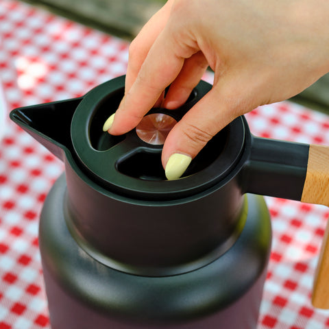 Karaca Corelock Isolierflasche aus Edelstahl, 1,6 l, Schwarz