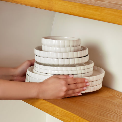 Karaca Stream Bone China Pumpkin 24-teiliges Tafelservice für 6 Personen, Weiß