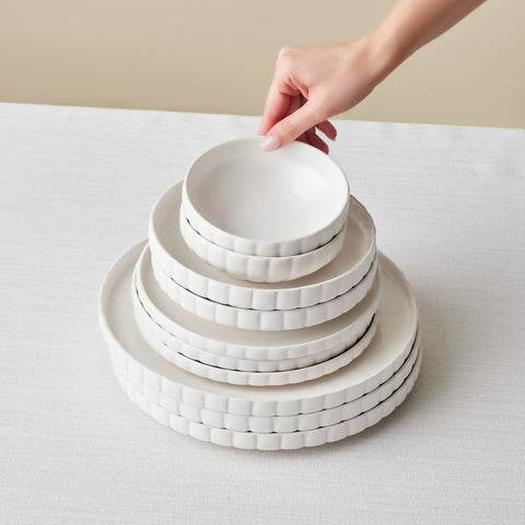 Karaca Stream Bone China Pumpkin 24-teiliges Tafelservice für 6 Personen, Weiß