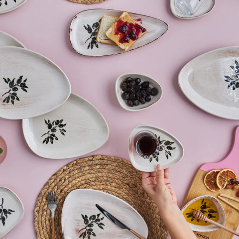 Karaca New Alyvia 24-teiliges Frühstücksset und Servierschalen für 6 Personen