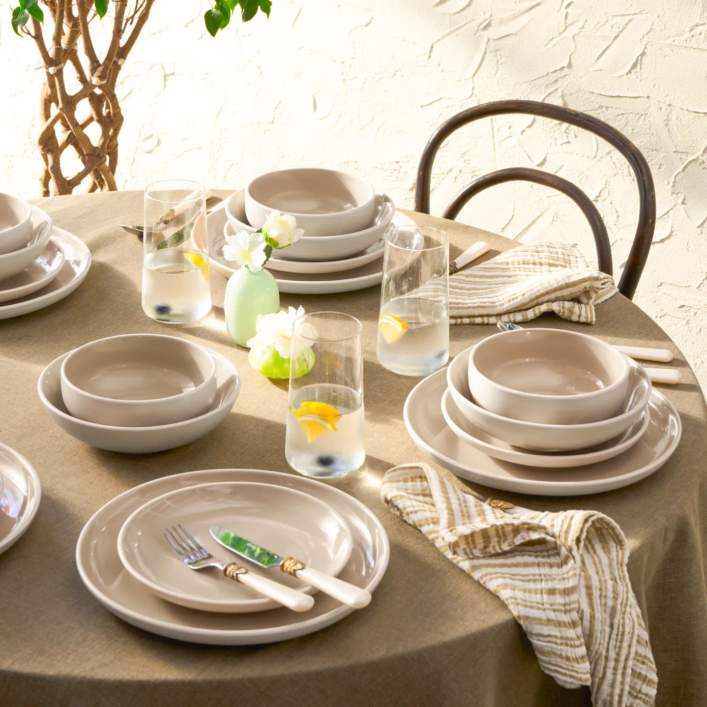 Karaca Abby 6 Kişilik 24 Parça Stoneware Yemek Takımı, Krem