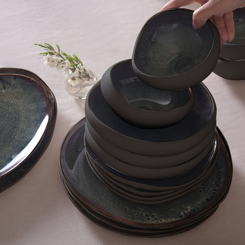 Karaca Earth Collection Galactic 55-teiliges Tafelservice für 12 Personen – Schwarz