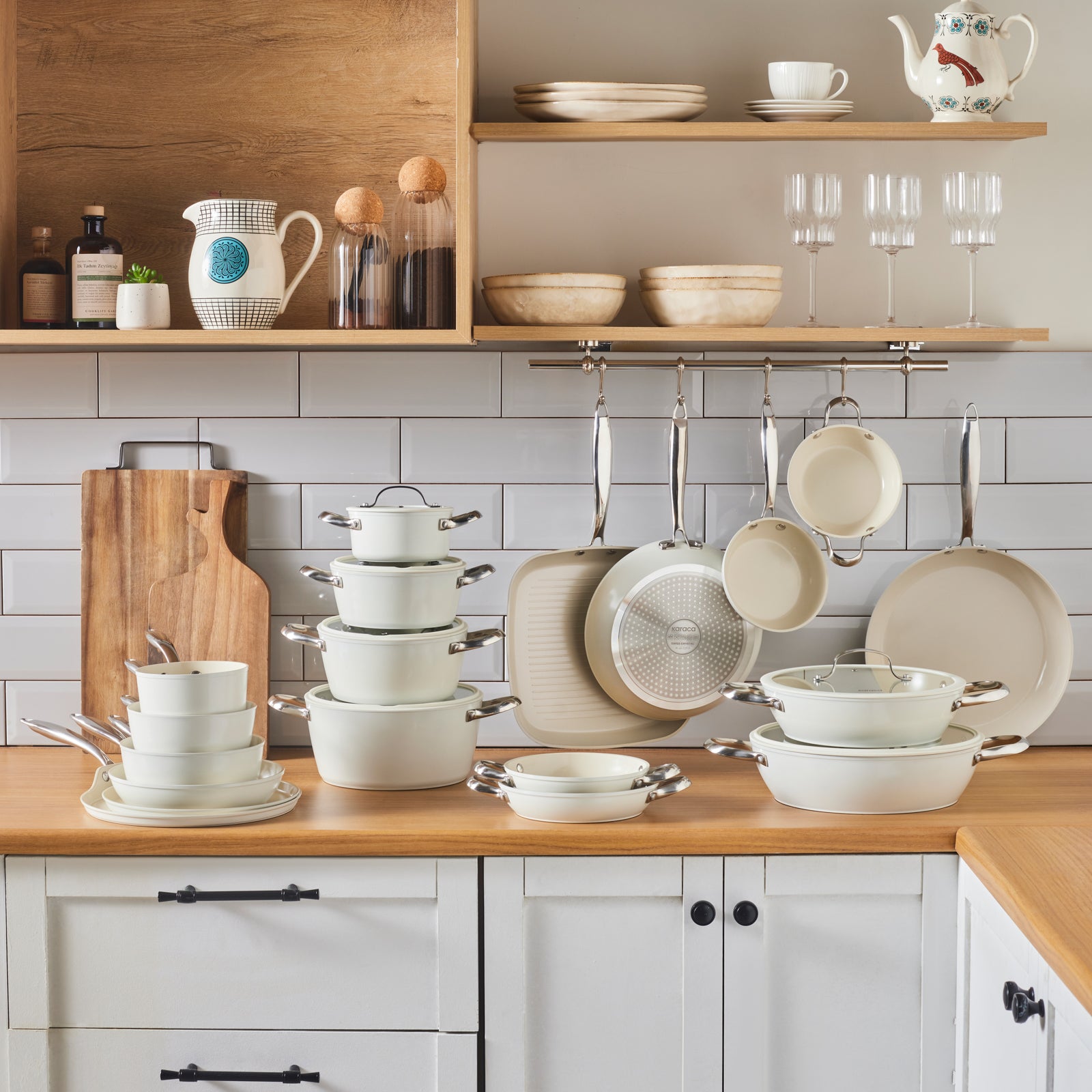 Karaca Swiss Crystal Almond Cream Saplı Düz Tava 20 cm